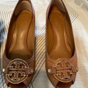 Tory Burch Amanda Wedge Royal Tan 9.5